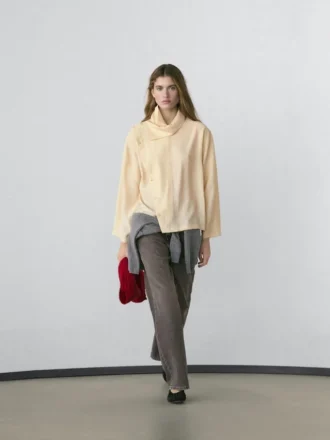 Asymmetrisches Hemd mit Knopfleiste Asymmetrisches Hemd mit Knopfleiste
