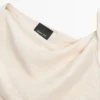 Asymmetrisches Oberteil mit Knotendetail Asymmetrisches Oberteil mit Knotendetail
