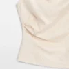 Asymmetrisches Oberteil mit Knotendetail Asymmetrisches Oberteil mit Knotendetail