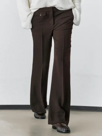 Ausgestellte Hose mit Tasche