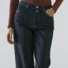 Ausgestellte Jeans mit hoher Taille Ausgestellte Jeans mit hoher Taille
