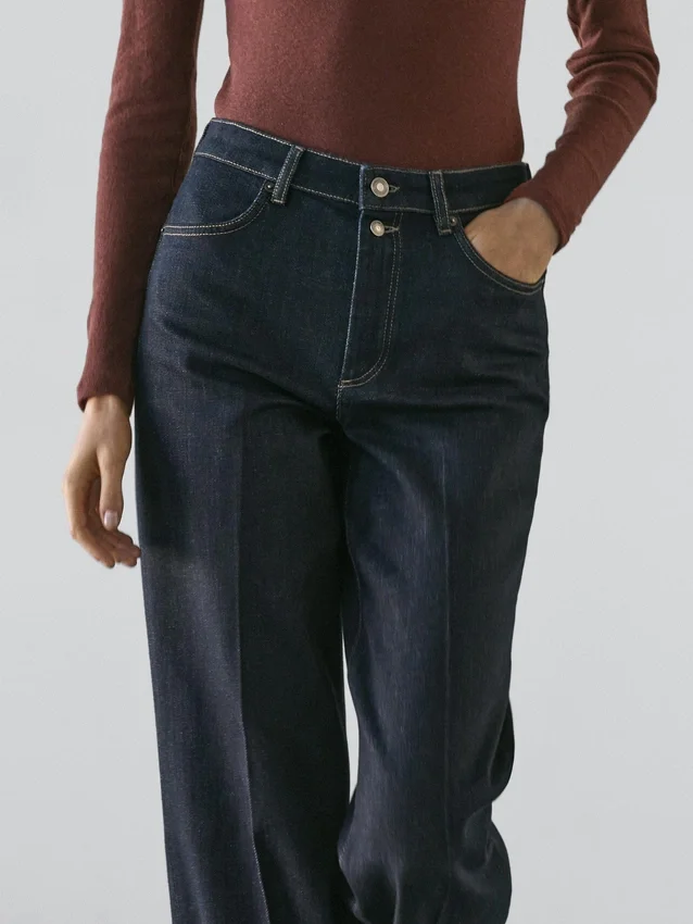 Ausgestellte Jeans mit hoher Taille Ausgestellte Jeans mit hoher Taille