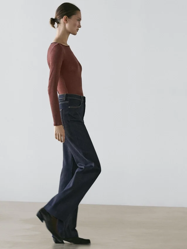 Ausgestellte Jeans mit hoher Taille Ausgestellte Jeans mit hoher Taille
