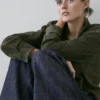 Ausgestellte Jeans mit hoher Taille Ausgestellte Jeans mit hoher Taille