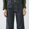 Ausgestellte Jeans mit hoher Taille Ausgestellte Jeans mit hoher Taille