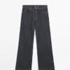 Ausgestellte Jeans mit hoher Taille Ausgestellte Jeans mit hoher Taille
