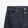 Ausgestellte Jeans mit hoher Taille Ausgestellte Jeans mit hoher Taille