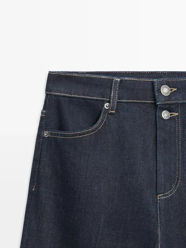 Ausgestellte Jeans mit hoher Taille Ausgestellte Jeans mit hoher Taille
