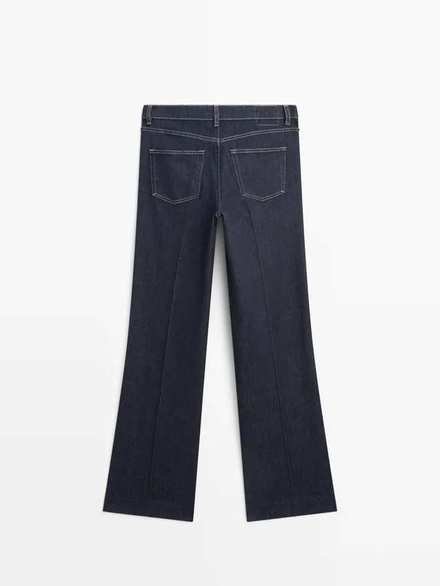 Ausgestellte Jeans mit hoher Taille Ausgestellte Jeans mit hoher Taille