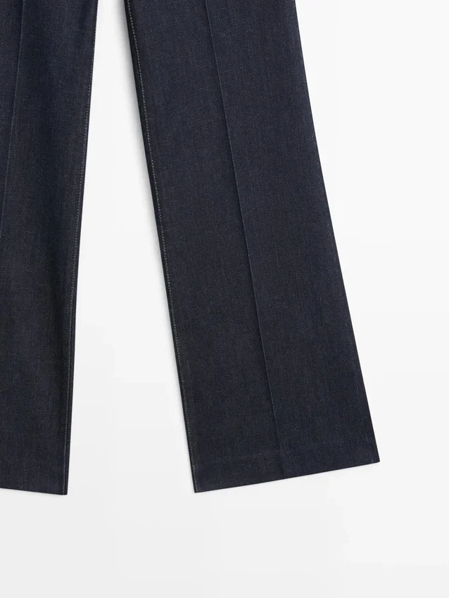 Ausgestellte Jeans mit hoher Taille Ausgestellte Jeans mit hoher Taille