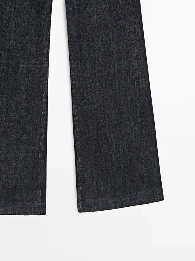 Ausgestellte Jeans mit hoher Taille Ausgestellte Jeans mit hoher Taille