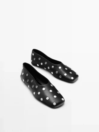 Ballerinas mit Nieten und eckigem Vorderblatt