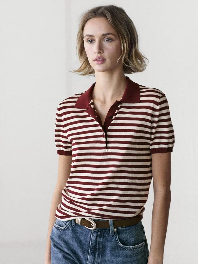 Baumwoll-Poloshirt mit gestreiften Details Baumwoll-Poloshirt mit gestreiften Details