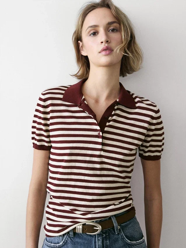 Baumwoll-Poloshirt mit gestreiften Details Baumwoll-Poloshirt mit gestreiften Details