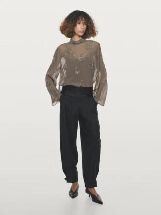 Bestickte, halbtransparente Bluse Bestickte, halbtransparente Bluse
