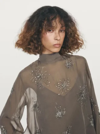Bestickte, halbtransparente Bluse Bestickte, halbtransparente Bluse