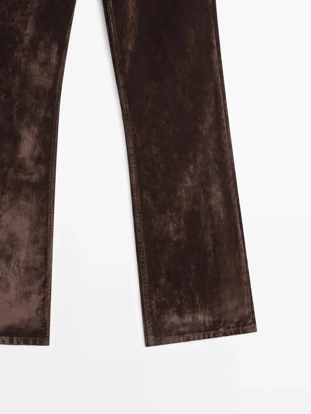 Bootcut-Jeans mit hoher Taille und Flock-Finish Bootcut-Jeans mit hoher Taille und Flock-Finish
