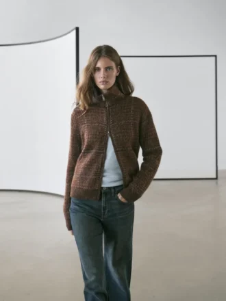 Cardigan aus Alpaka mit Karomuster und Filzstruktur Cardigan aus Alpaka mit Karomuster und Filzstruktur