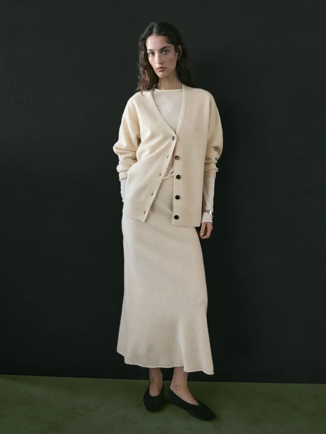 Cardigan aus Alpaka und Wolle mit V-Ausschnitt Cardigan aus Alpaka und Wolle mit V-Ausschnitt