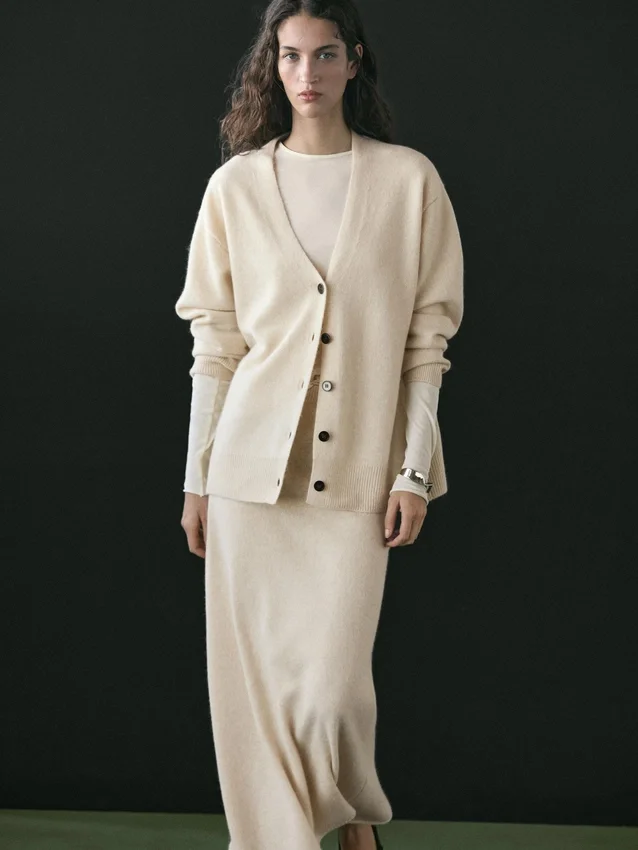 Cardigan aus Alpaka und Wolle mit V-Ausschnitt Cardigan aus Alpaka und Wolle mit V-Ausschnitt