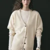 Cardigan aus Alpaka und Wolle mit V-Ausschnitt Cardigan aus Alpaka und Wolle mit V-Ausschnitt