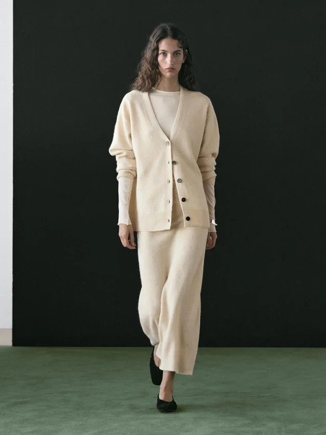Cardigan aus Alpaka und Wolle mit V-Ausschnitt Cardigan aus Alpaka und Wolle mit V-Ausschnitt