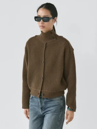 Cardigan aus Wolle mit Knopfdetails Cardigan aus Wolle mit Knopfdetails