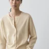 Cardigan aus Wolle mit Rundhalsausschnitt Cardigan aus Wolle mit Rundhalsausschnitt