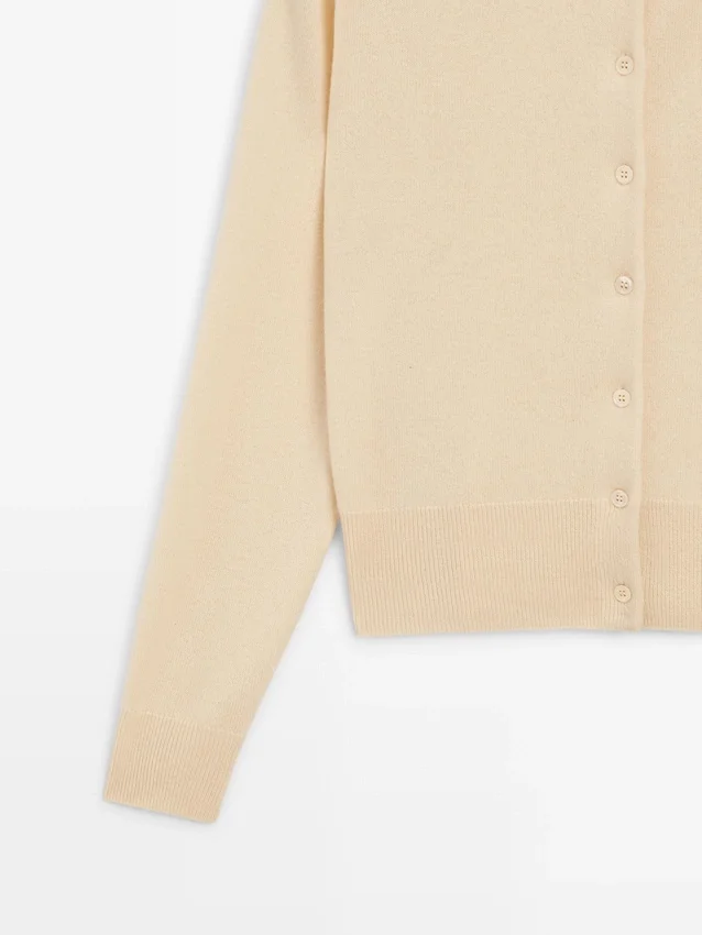 Cardigan aus Wolle mit Rundhalsausschnitt Cardigan aus Wolle mit Rundhalsausschnitt