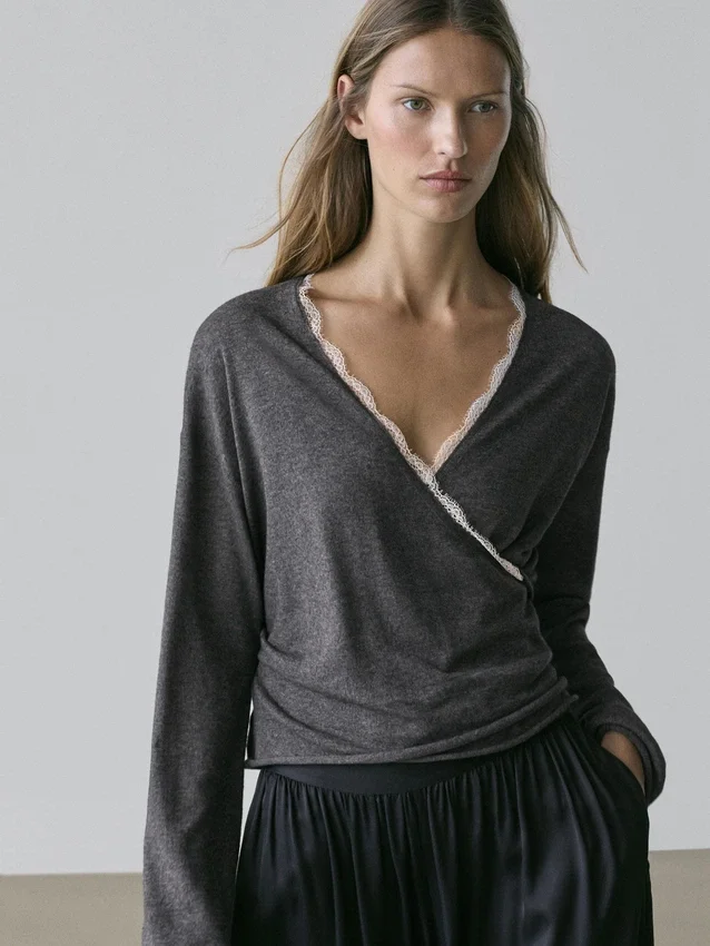 Cardigan im Wickelstil mit Spitzendetails Cardigan im Wickelstil mit Spitzendetails