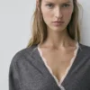 Cardigan im Wickelstil mit Spitzendetails Cardigan im Wickelstil mit Spitzendetails