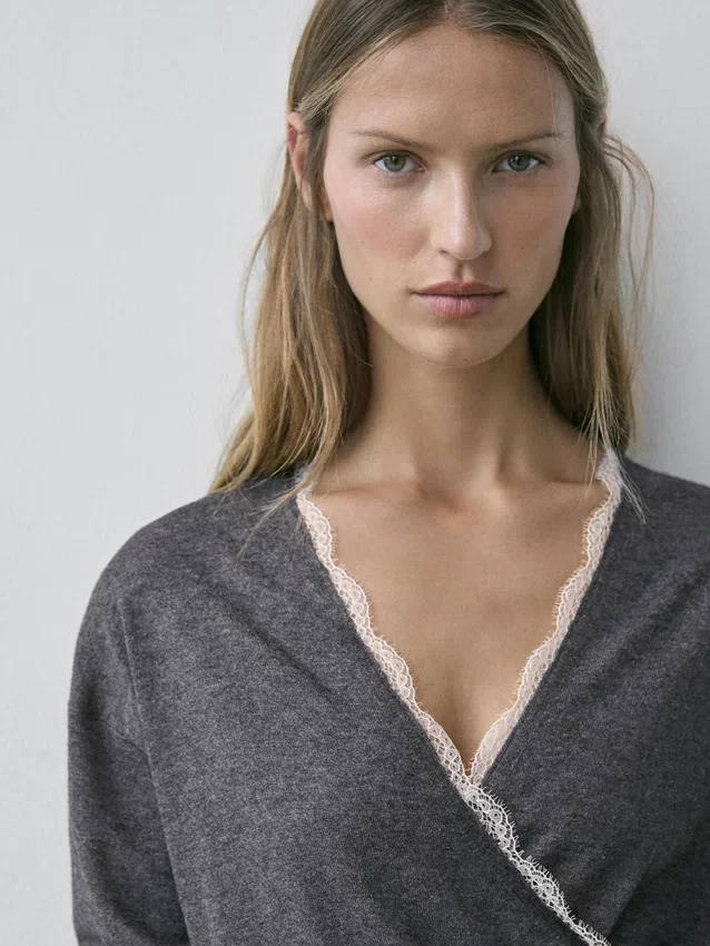 Cardigan im Wickelstil mit Spitzendetails Cardigan im Wickelstil mit Spitzendetails