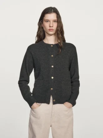 Cardigan mit goldenen Knöpfen
