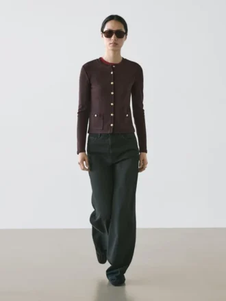 Cardigans mit goldenen Knöpfen Cardigans mit goldenen Knöpfen