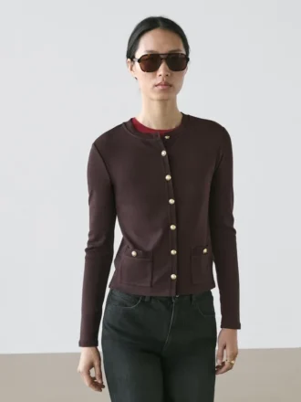 Cardigans mit goldenen Knöpfen Cardigans mit goldenen Knöpfen