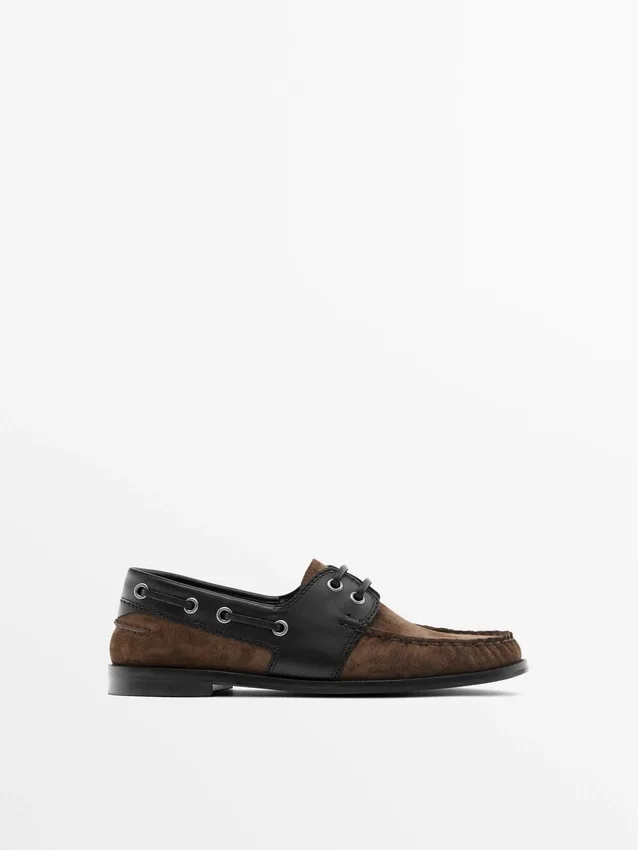 Deck-Schuhe aus kontrastierendem Leder Deck-Schuhe aus kontrastierendem Leder