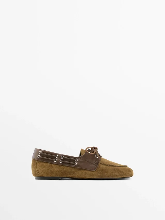 Deck-Schuhe aus kontrastierendem Leder Deck-Schuhe aus kontrastierendem Leder