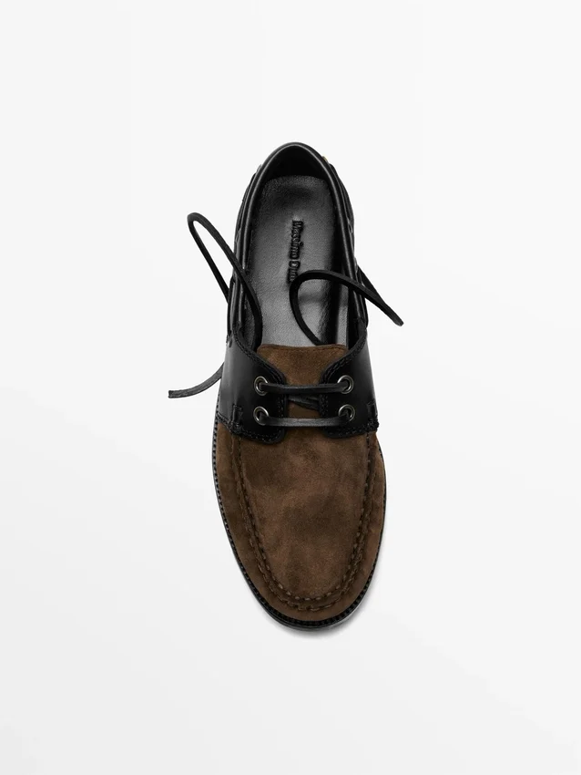 Deck-Schuhe aus kontrastierendem Leder Deck-Schuhe aus kontrastierendem Leder