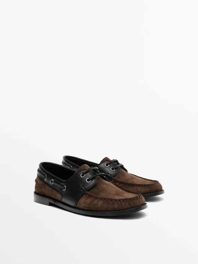 Deck-Schuhe aus kontrastierendem Leder Deck-Schuhe aus kontrastierendem Leder