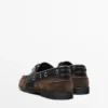 Deck-Schuhe aus kontrastierendem Leder Deck-Schuhe aus kontrastierendem Leder