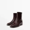 Flache Stiefeletten aus geknittertem Leder Flache Stiefeletten aus geknittertem Leder