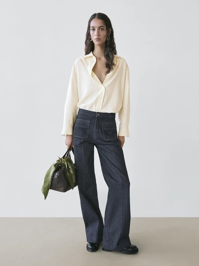 Flare-Fit-Jeans mit hoher Taille und Taschen Flare-Fit-Jeans mit hoher Taille und Taschen
