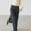 Flare-Fit-Jeans mit hoher Taille und Taschen Flare-Fit-Jeans mit hoher Taille und Taschen
