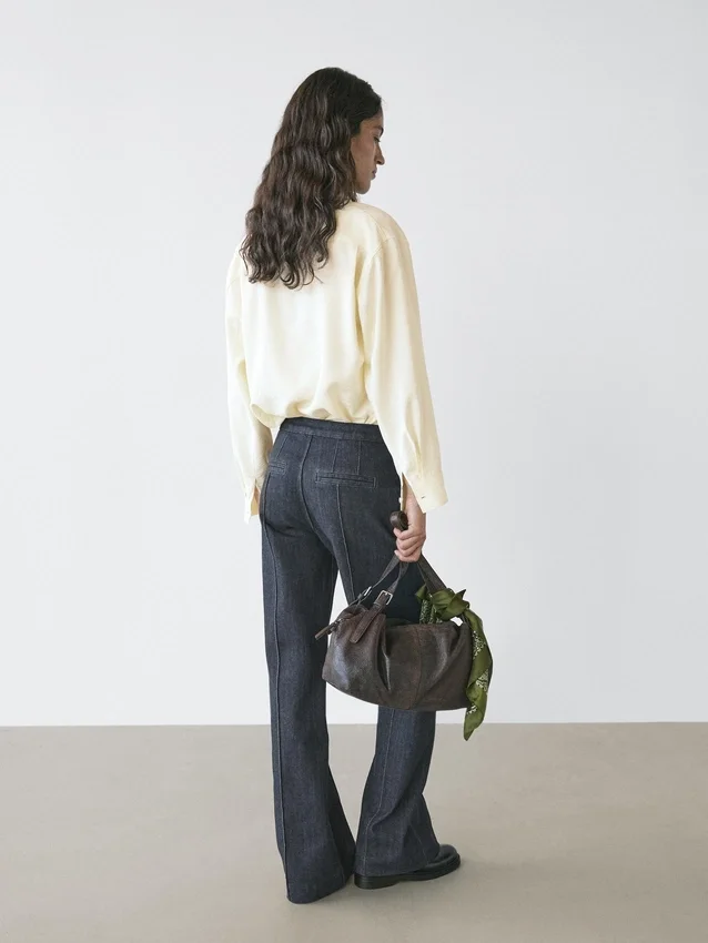 Flare-Fit-Jeans mit hoher Taille und Taschen Flare-Fit-Jeans mit hoher Taille und Taschen