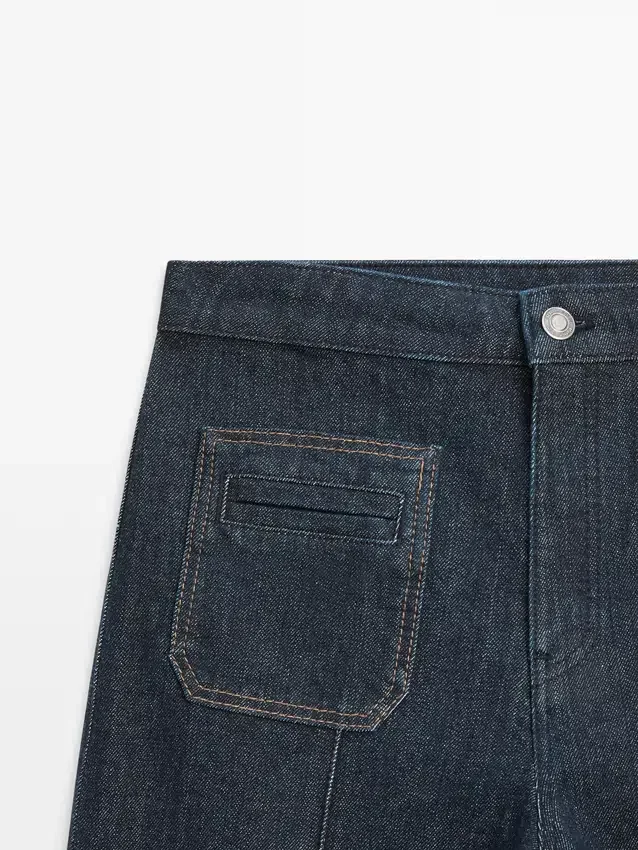 Flare-Fit-Jeans mit hoher Taille und Taschen Flare-Fit-Jeans mit hoher Taille und Taschen
