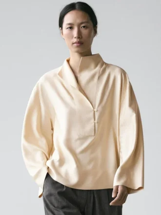 Fließende Bluse mit Latzdetail Fließende Bluse mit Latzdetail