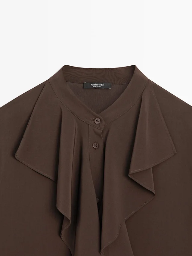 Fließende Bluse mit Rüschen Fließende Bluse mit Rüschen