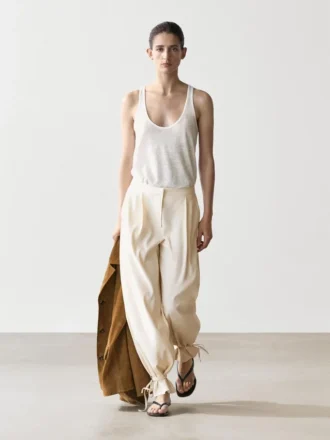 Fließende Hose mit Barrel-Passform Fließende Hose mit Barrel-Passform