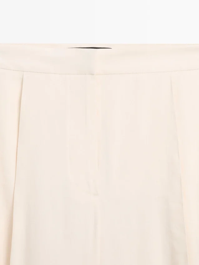 Fließende Hose mit Barrel-Passform Fließende Hose mit Barrel-Passform
