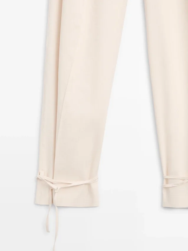 Fließende Hose mit Barrel-Passform Fließende Hose mit Barrel-Passform
